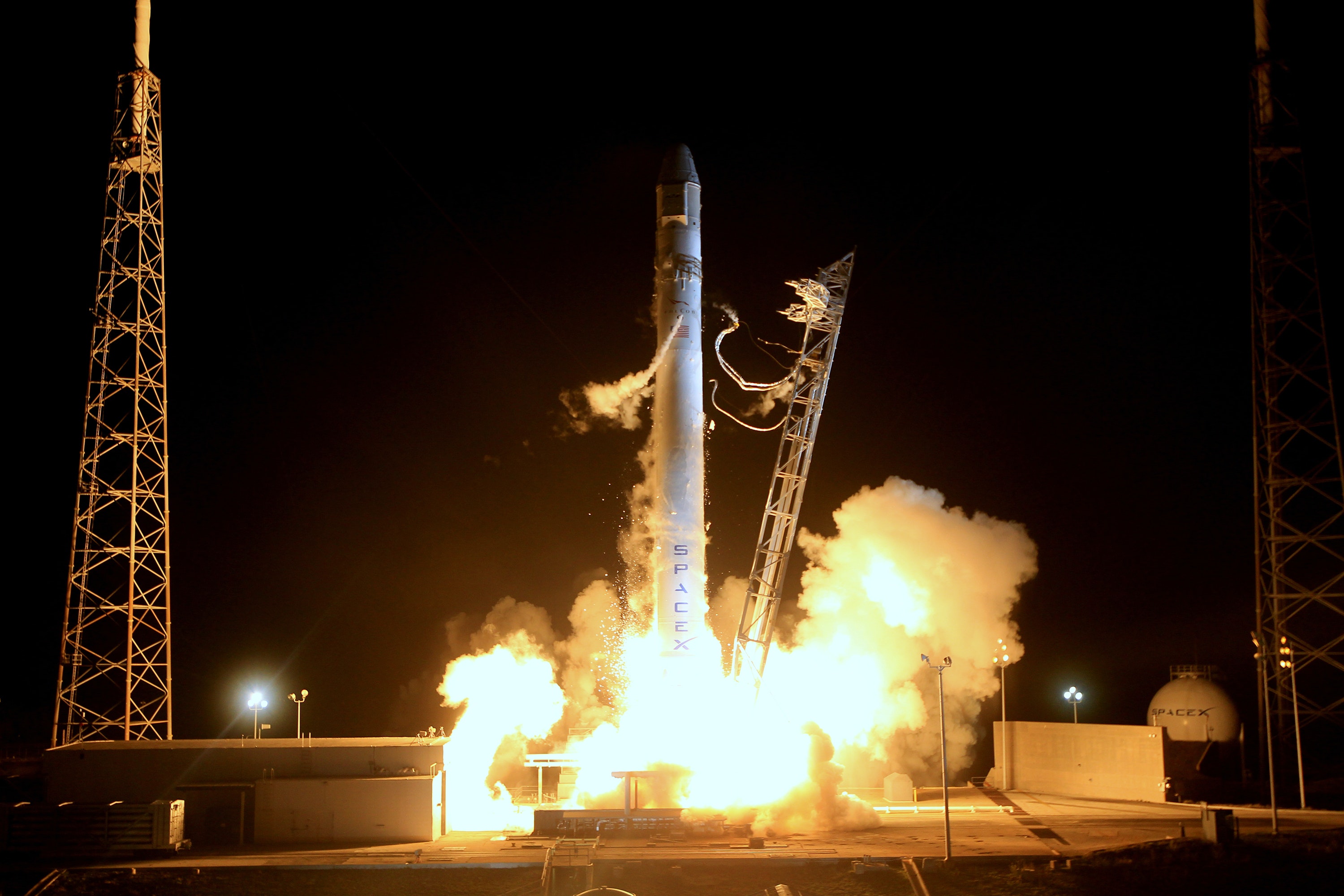 Night launch of spacecraft